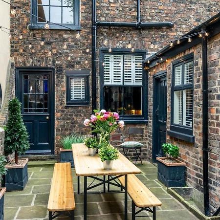 42 Is The Answer- Stunning York Townhouse Appearing On Tv Holiday Home Show Exterior foto