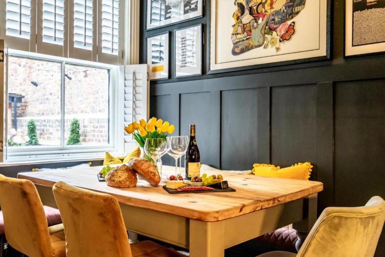 42 Is The Answer- Stunning York Townhouse Appearing On Tv Holiday Home Show Exterior foto
