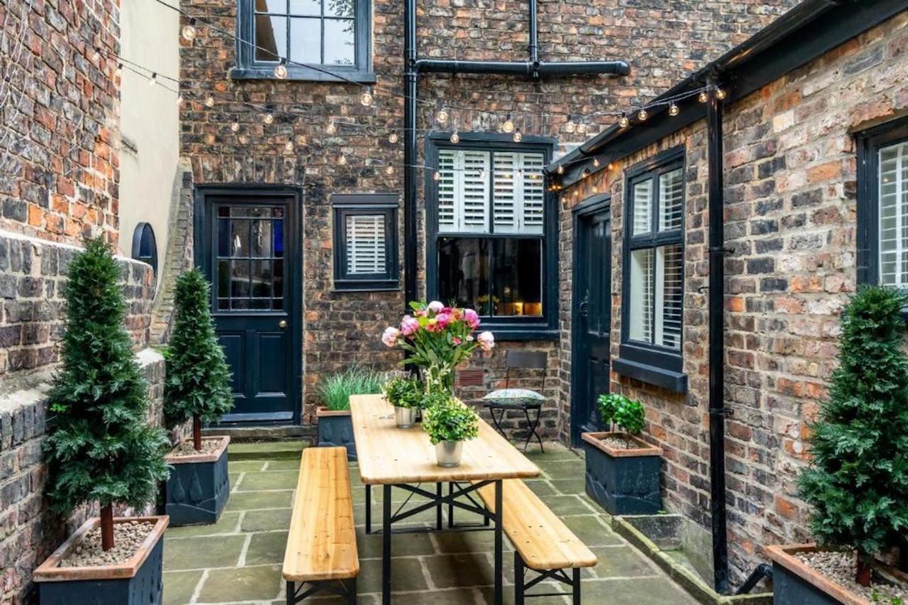 42 Is The Answer- Stunning York Townhouse Appearing On Tv Holiday Home Show Exterior foto