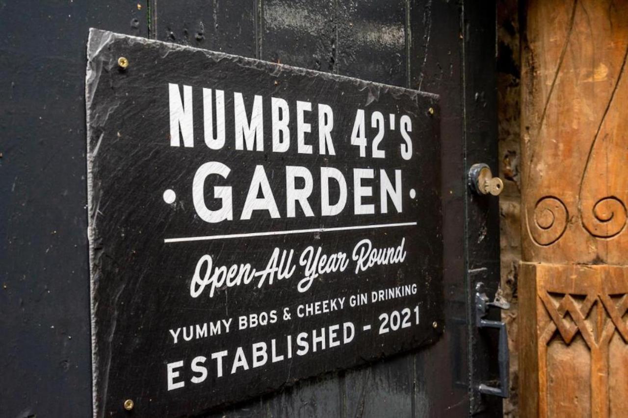 42 Is The Answer- Stunning York Townhouse Appearing On Tv Holiday Home Show Exterior foto