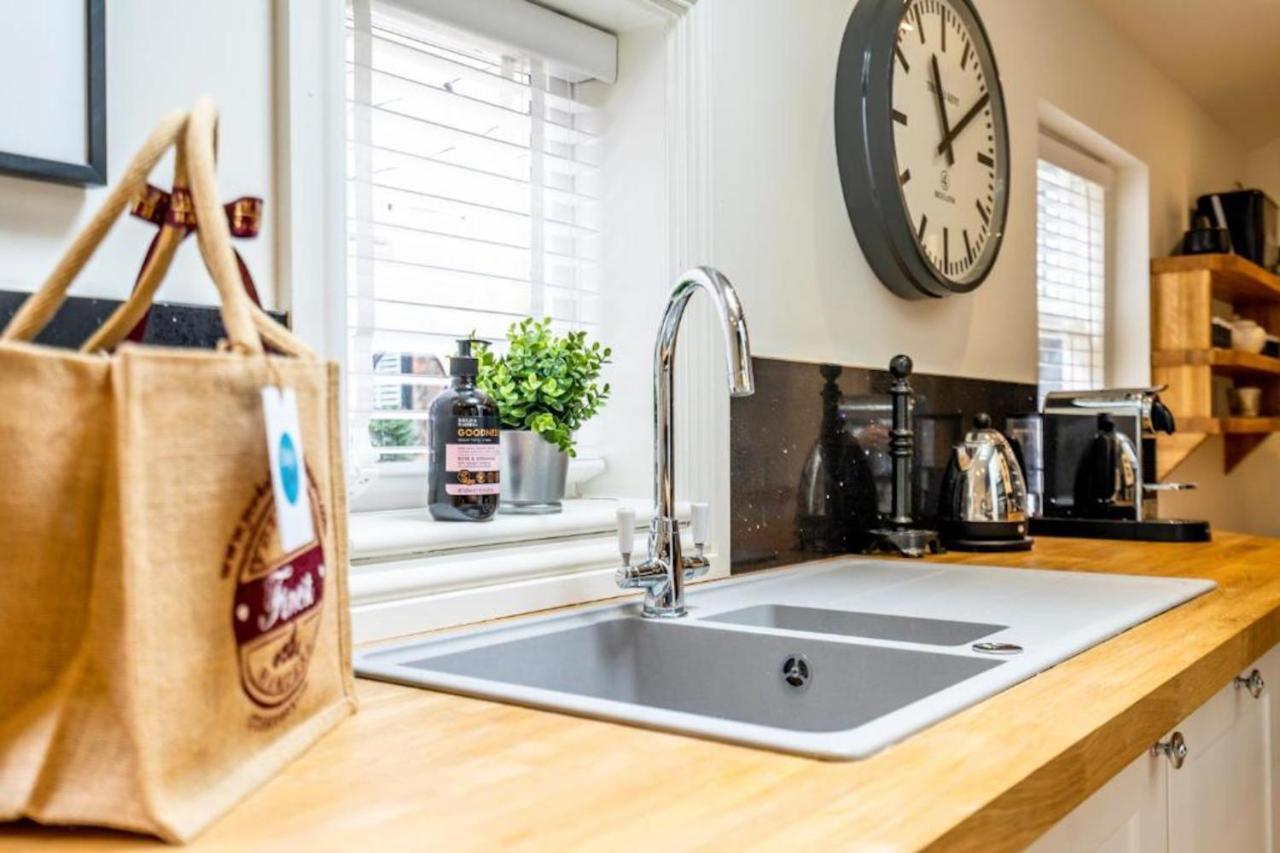 42 Is The Answer- Stunning York Townhouse Appearing On Tv Holiday Home Show Exterior foto