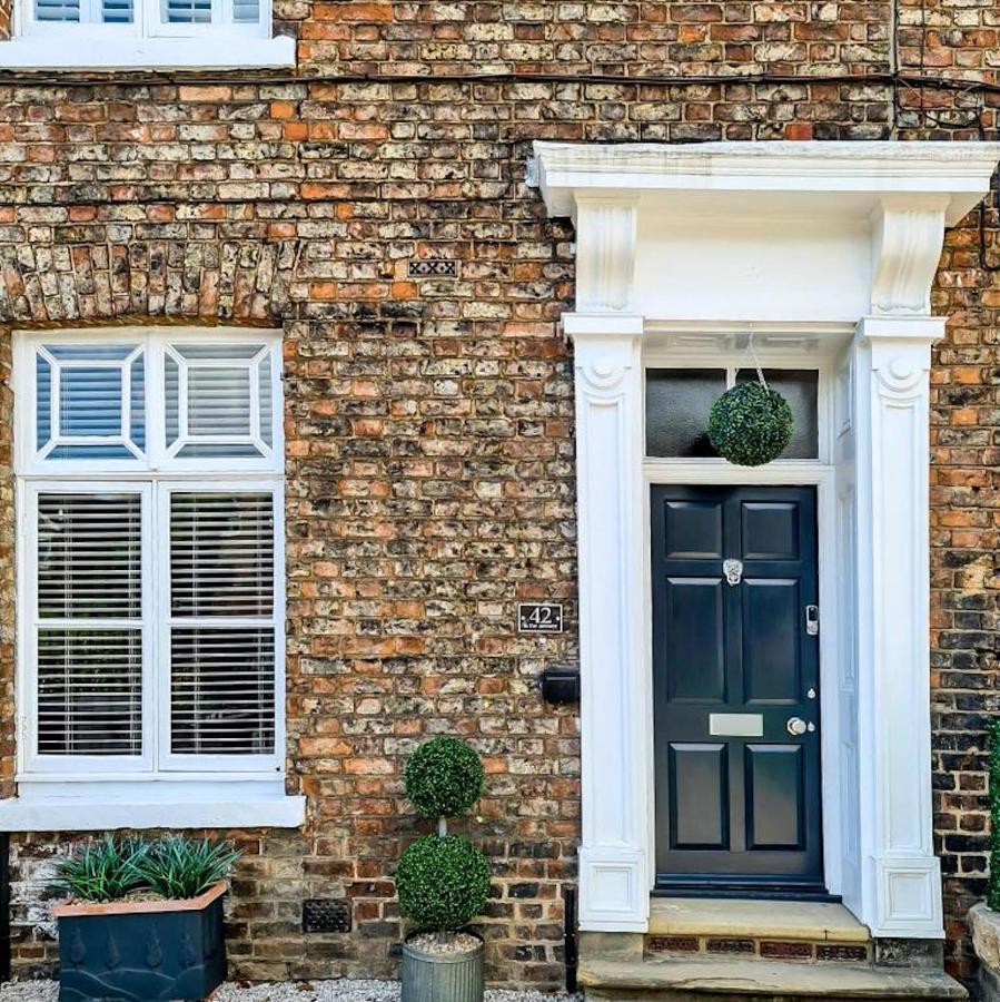 42 Is The Answer- Stunning York Townhouse Appearing On Tv Holiday Home Show Exterior foto