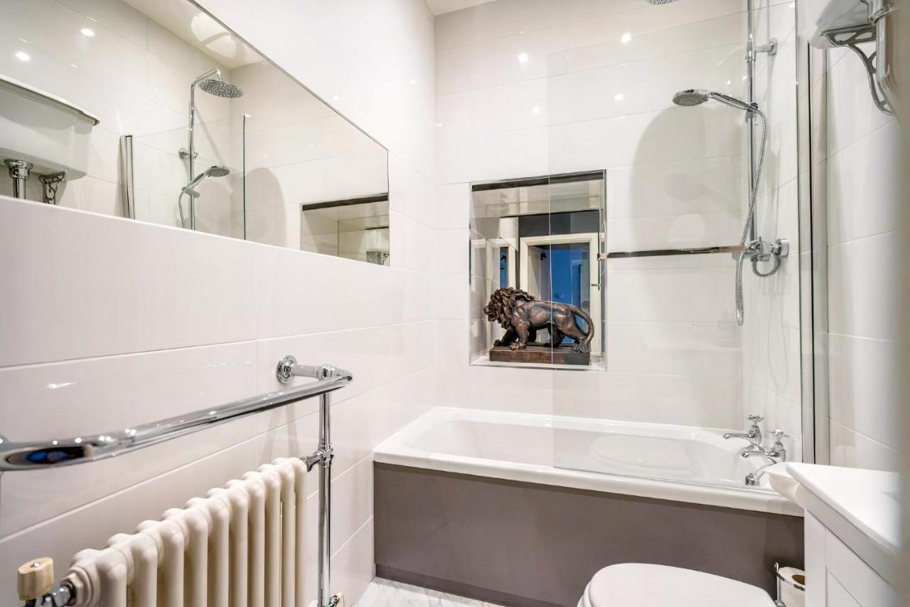 42 Is The Answer- Stunning York Townhouse Appearing On Tv Holiday Home Show Exterior foto
