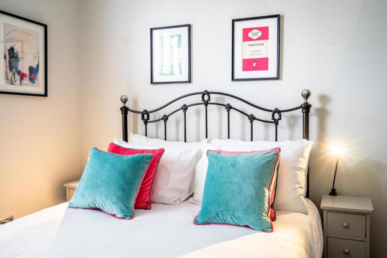 42 Is The Answer- Stunning York Townhouse Appearing On Tv Holiday Home Show Exterior foto