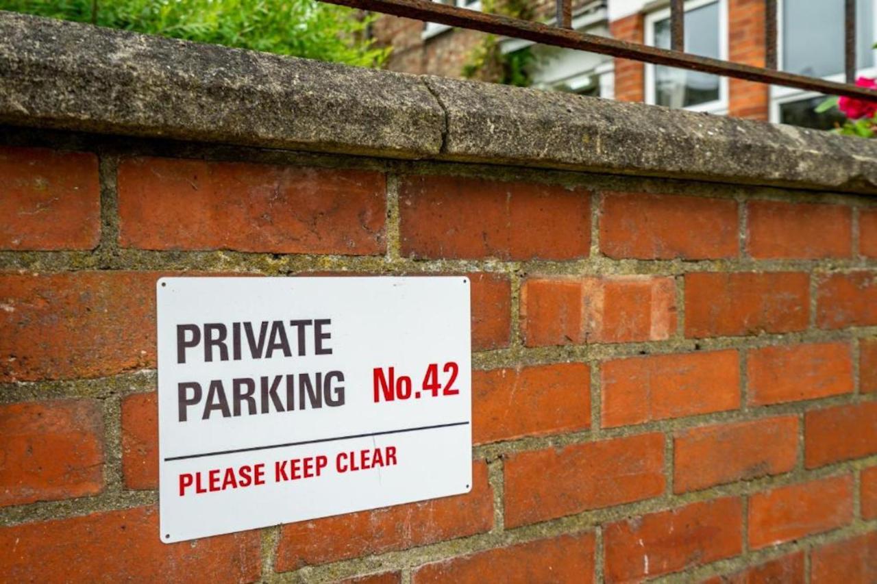 42 Is The Answer- Stunning York Townhouse Appearing On Tv Holiday Home Show Exterior foto