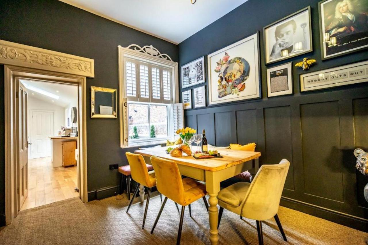 42 Is The Answer- Stunning York Townhouse Appearing On Tv Holiday Home Show Exterior foto