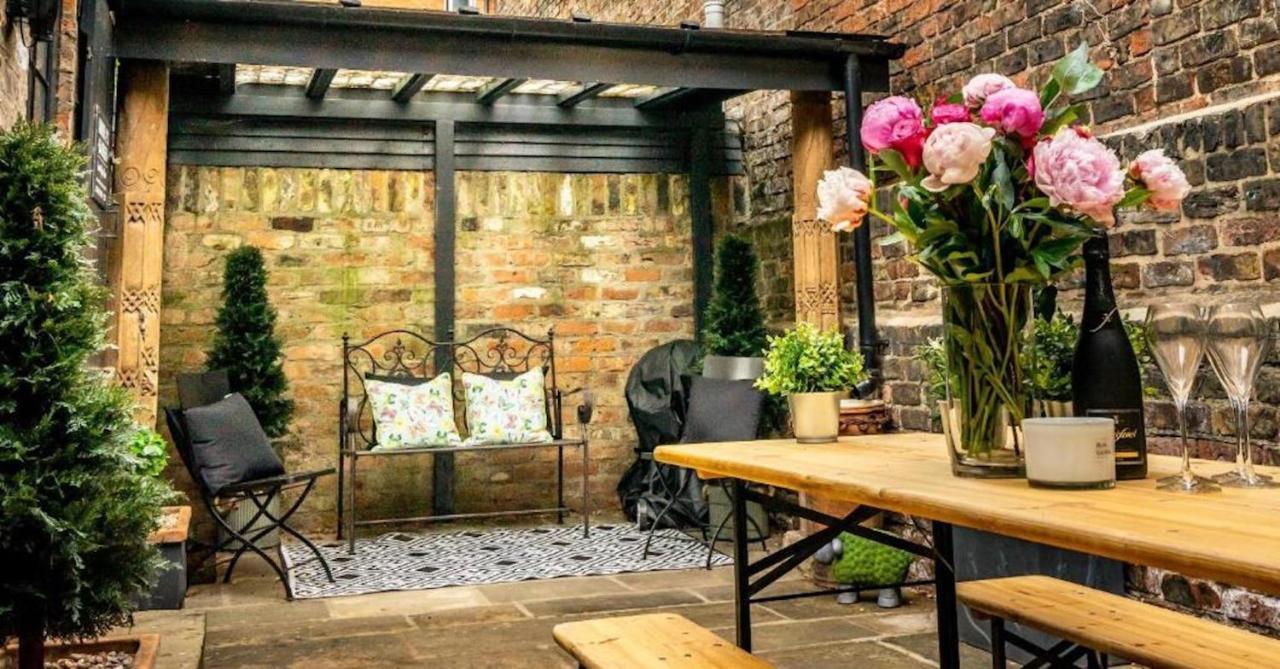 42 Is The Answer- Stunning York Townhouse Appearing On Tv Holiday Home Show Exterior foto