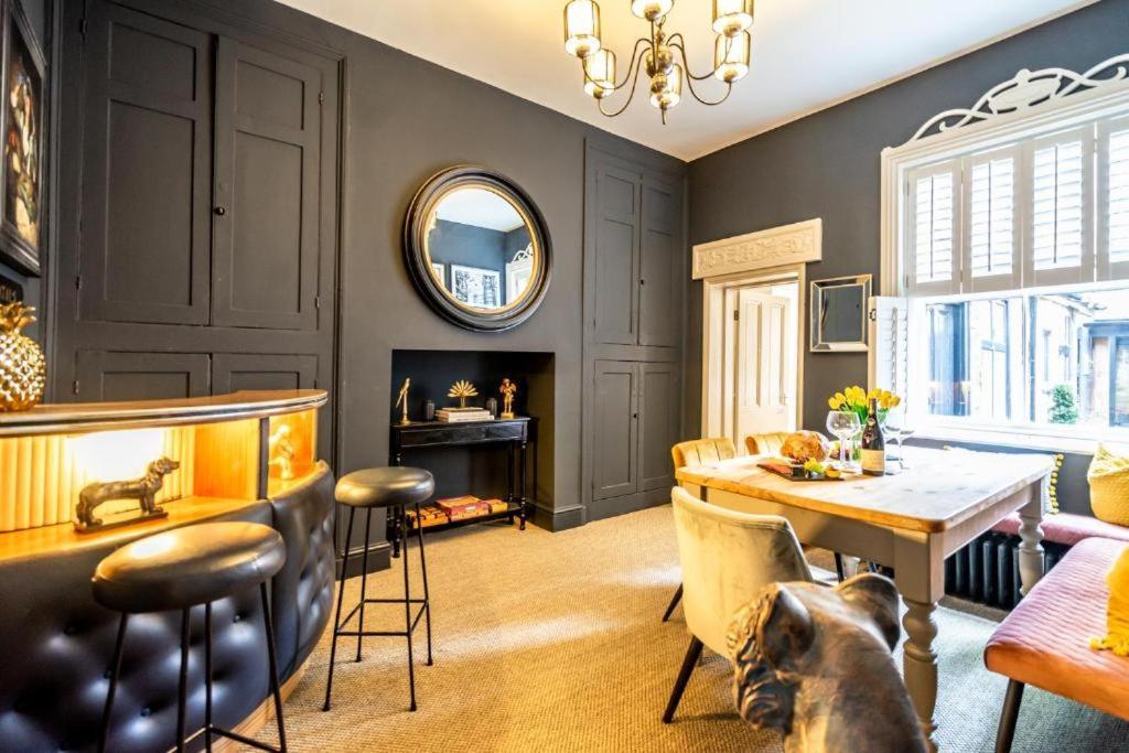 42 Is The Answer- Stunning York Townhouse Appearing On Tv Holiday Home Show Exterior foto